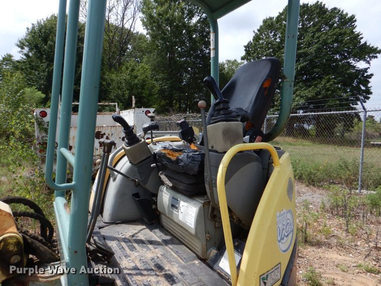 image for item DO1498 2006 Yanmar ViO35-3  mini excavator