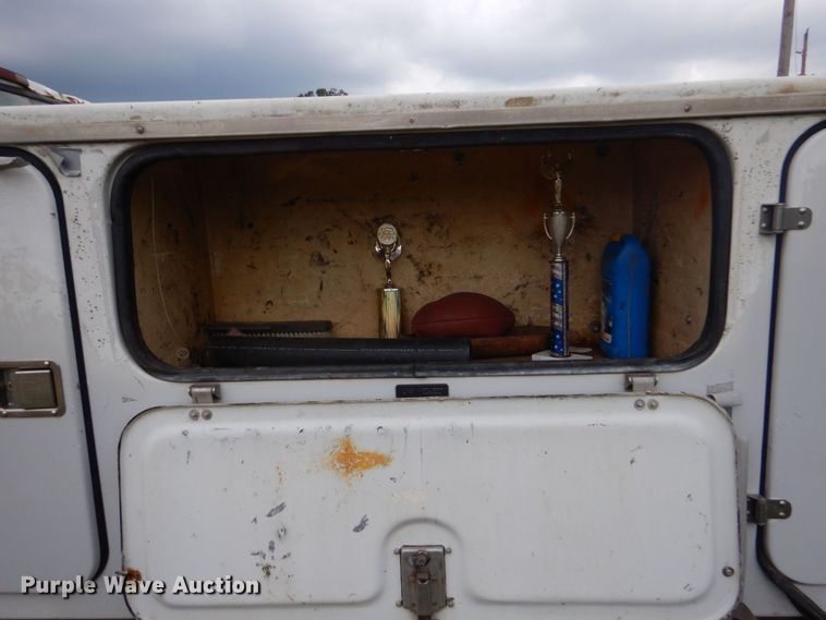 image for item DO1505 1999 Ford F450 Super Duty  utility / service truck