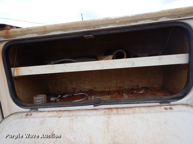 image for item DO1505 1999 Ford F450 Super Duty  utility / service truck