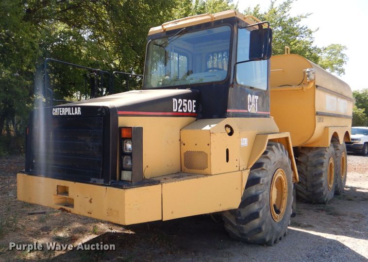 image for item DO1516 1995 Caterpillar D250E  water wagon