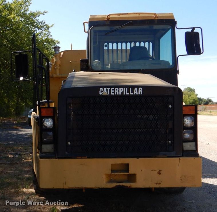 image for item DO1516 1995 Caterpillar D250E  water wagon