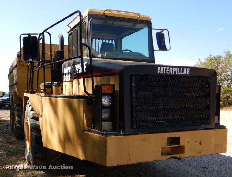 image for item DO1516 1995 Caterpillar D250E  water wagon