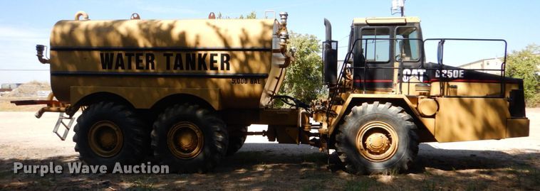 image for item DO1516 1995 Caterpillar D250E  water wagon