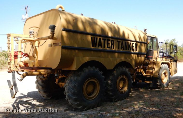 image for item DO1516 1995 Caterpillar D250E  water wagon