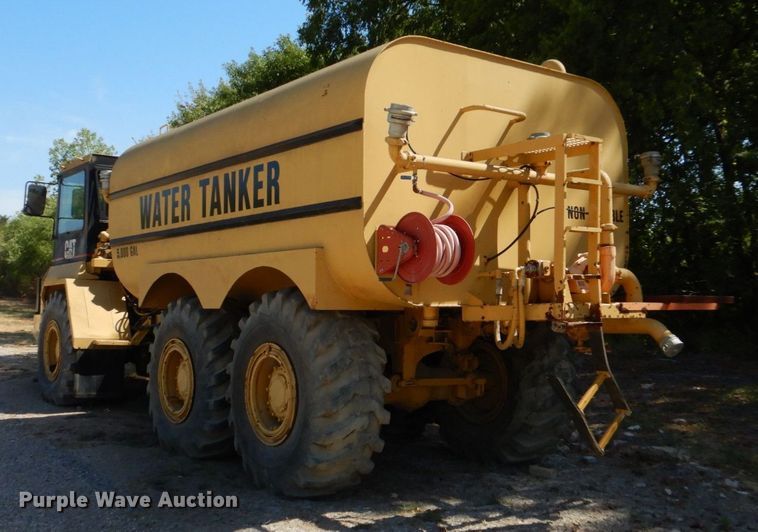 image for item DO1516 1995 Caterpillar D250E  water wagon
