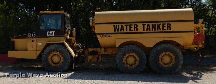 image for item DO1516 1995 Caterpillar D250E  water wagon