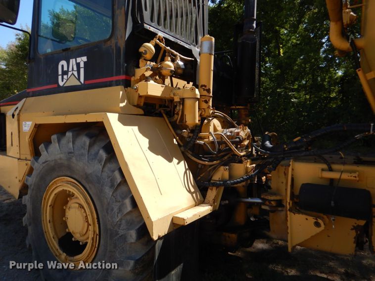 image for item DO1516 1995 Caterpillar D250E  water wagon