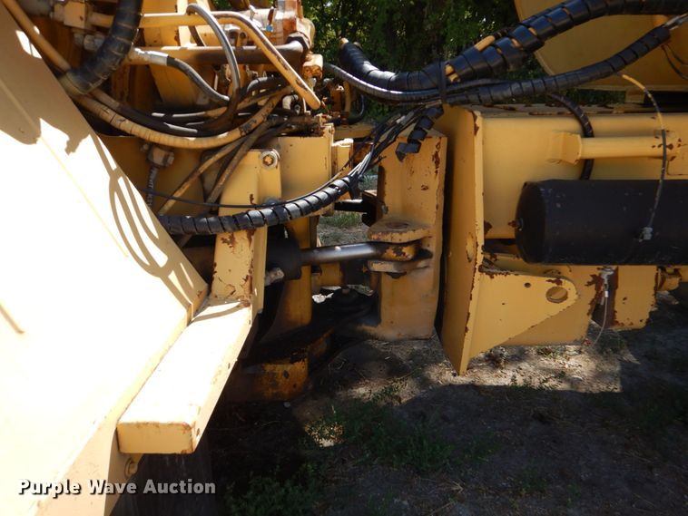 image for item DO1516 1995 Caterpillar D250E  water wagon