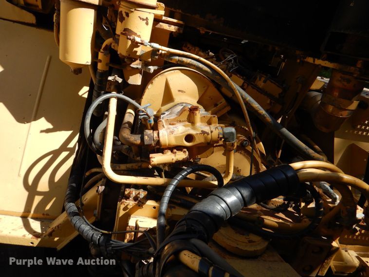 image for item DO1516 1995 Caterpillar D250E  water wagon