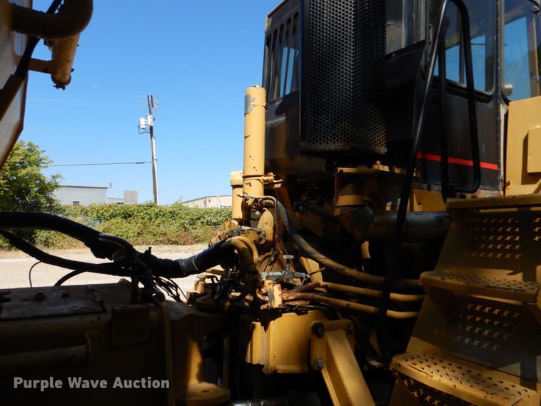 image for item DO1516 1995 Caterpillar D250E  water wagon