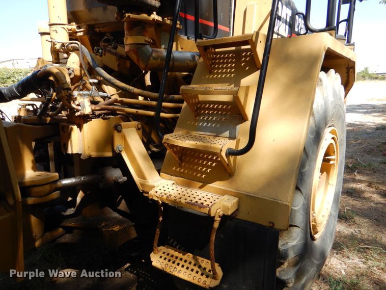 image for item DO1516 1995 Caterpillar D250E  water wagon