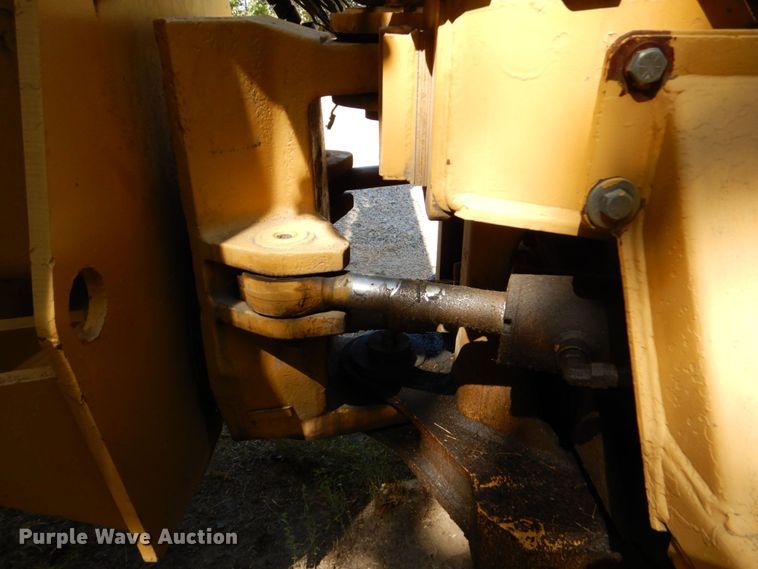 image for item DO1516 1995 Caterpillar D250E  water wagon