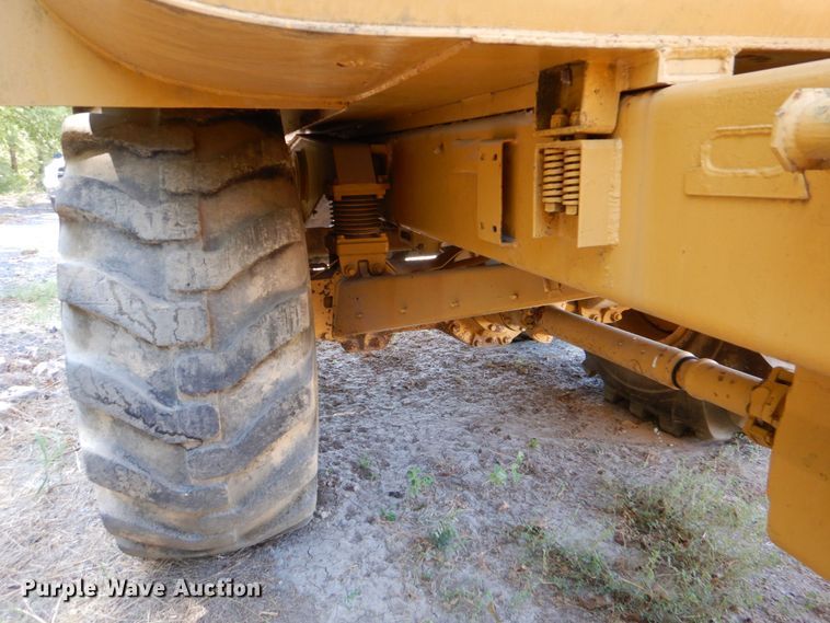 image for item DO1516 1995 Caterpillar D250E  water wagon