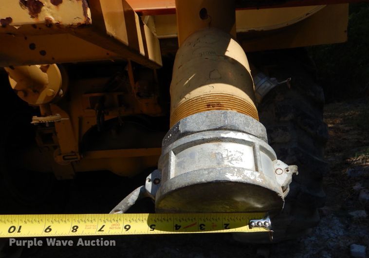 image for item DO1516 1995 Caterpillar D250E  water wagon