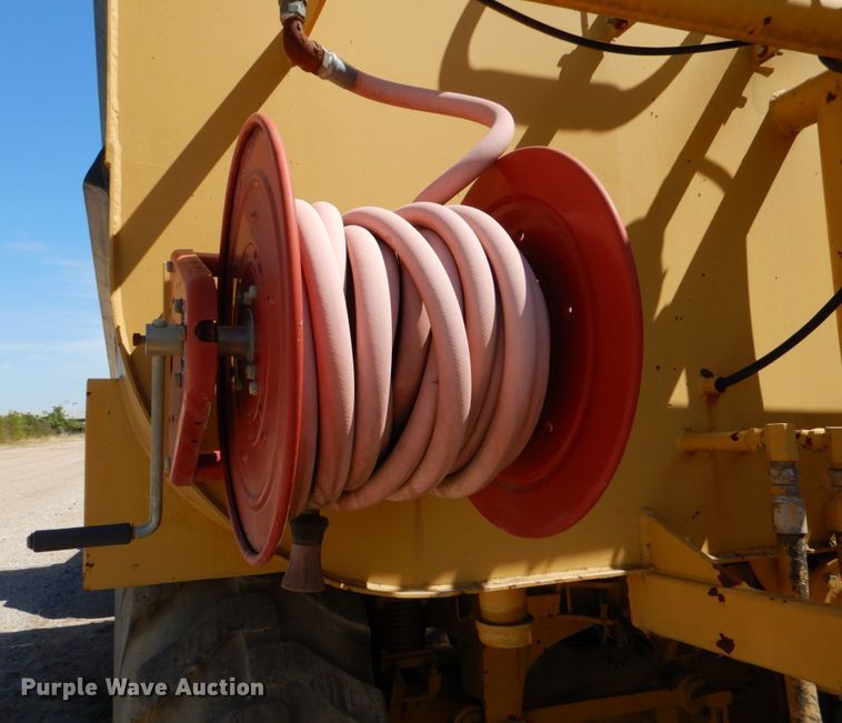 image for item DO1516 1995 Caterpillar D250E  water wagon