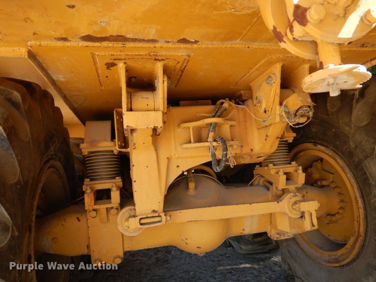 image for item DO1516 1995 Caterpillar D250E  water wagon