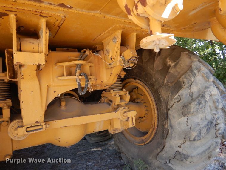 image for item DO1516 1995 Caterpillar D250E  water wagon