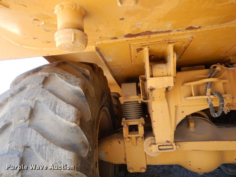 image for item DO1516 1995 Caterpillar D250E  water wagon