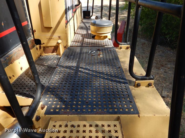 image for item DO1516 1995 Caterpillar D250E  water wagon