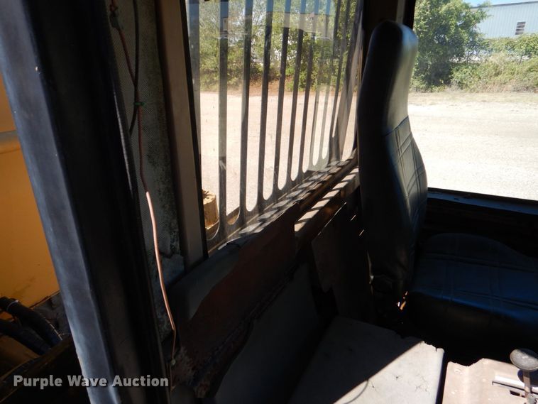 image for item DO1516 1995 Caterpillar D250E  water wagon