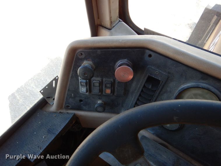 image for item DO1516 1995 Caterpillar D250E  water wagon