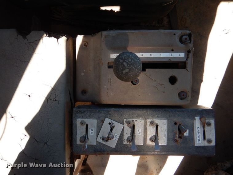 image for item DO1516 1995 Caterpillar D250E  water wagon