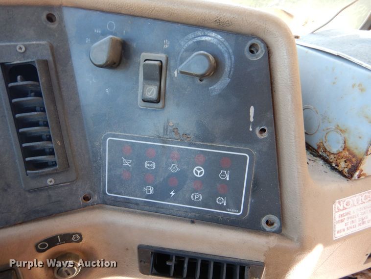 image for item DO1516 1995 Caterpillar D250E  water wagon