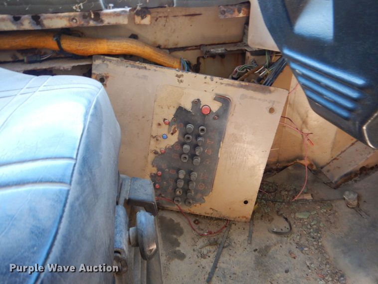 image for item DO1516 1995 Caterpillar D250E  water wagon