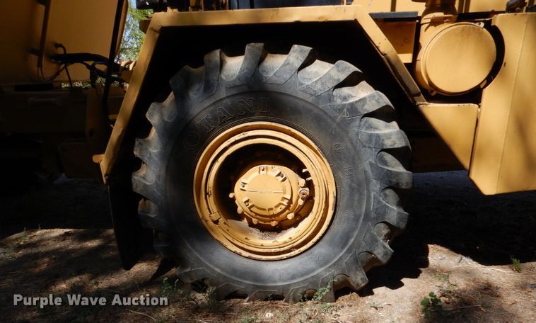 image for item DO1516 1995 Caterpillar D250E  water wagon