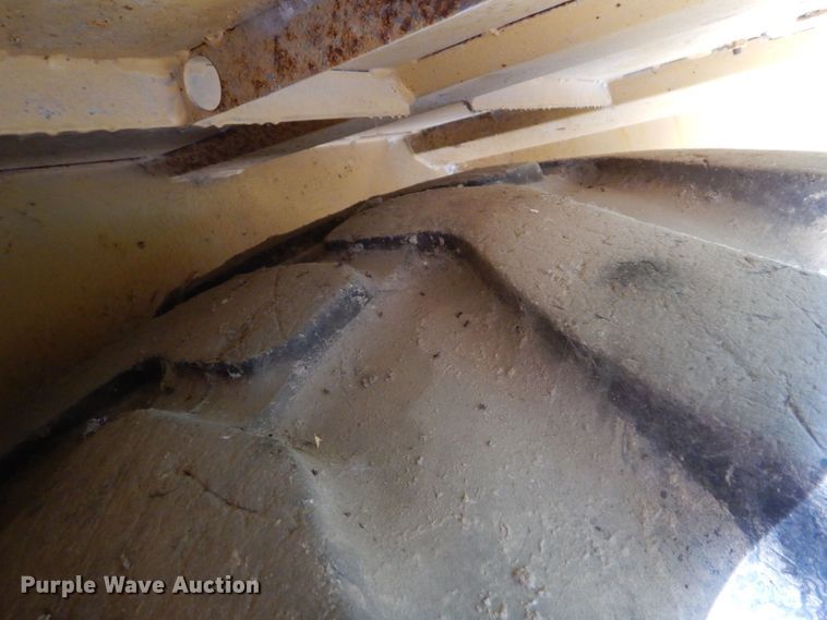 image for item DO1516 1995 Caterpillar D250E  water wagon