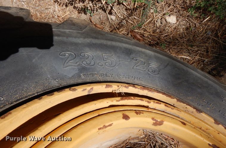 image for item DO1516 1995 Caterpillar D250E  water wagon