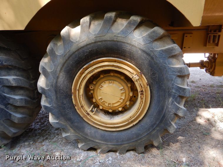 image for item DO1516 1995 Caterpillar D250E  water wagon