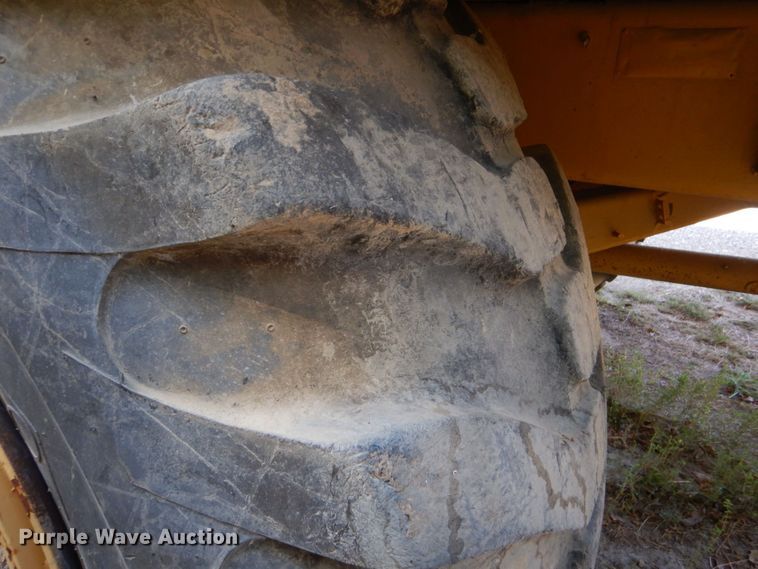 image for item DO1516 1995 Caterpillar D250E  water wagon