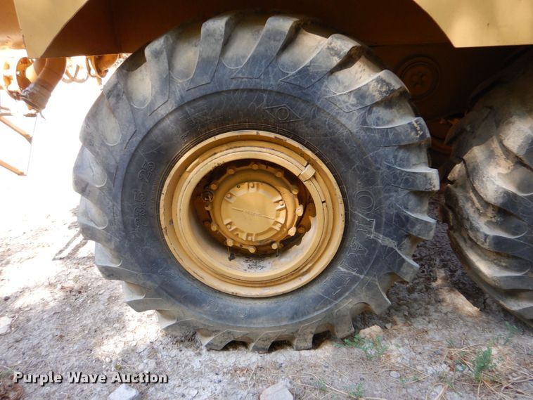 image for item DO1516 1995 Caterpillar D250E  water wagon