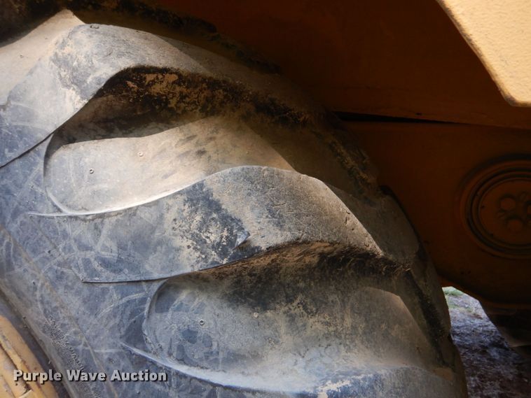 image for item DO1516 1995 Caterpillar D250E  water wagon