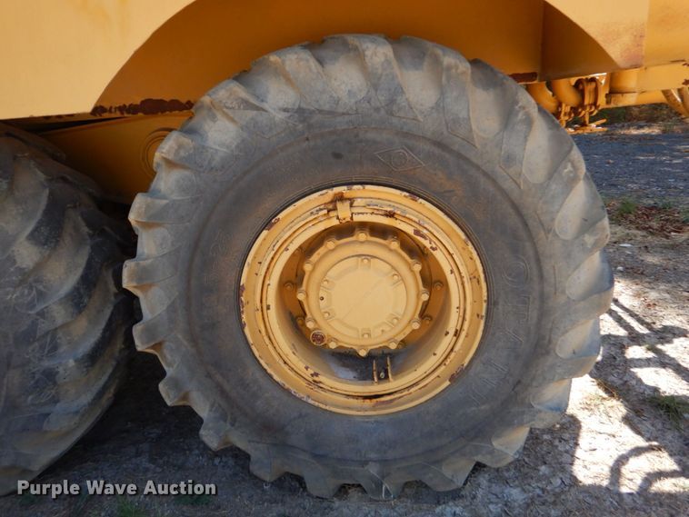 image for item DO1516 1995 Caterpillar D250E  water wagon