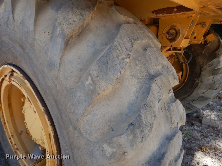 image for item DO1516 1995 Caterpillar D250E  water wagon