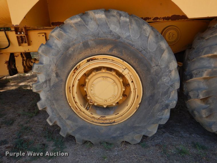 image for item DO1516 1995 Caterpillar D250E  water wagon