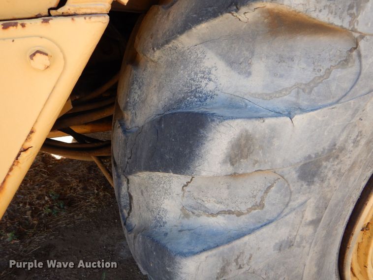 image for item DO1516 1995 Caterpillar D250E  water wagon