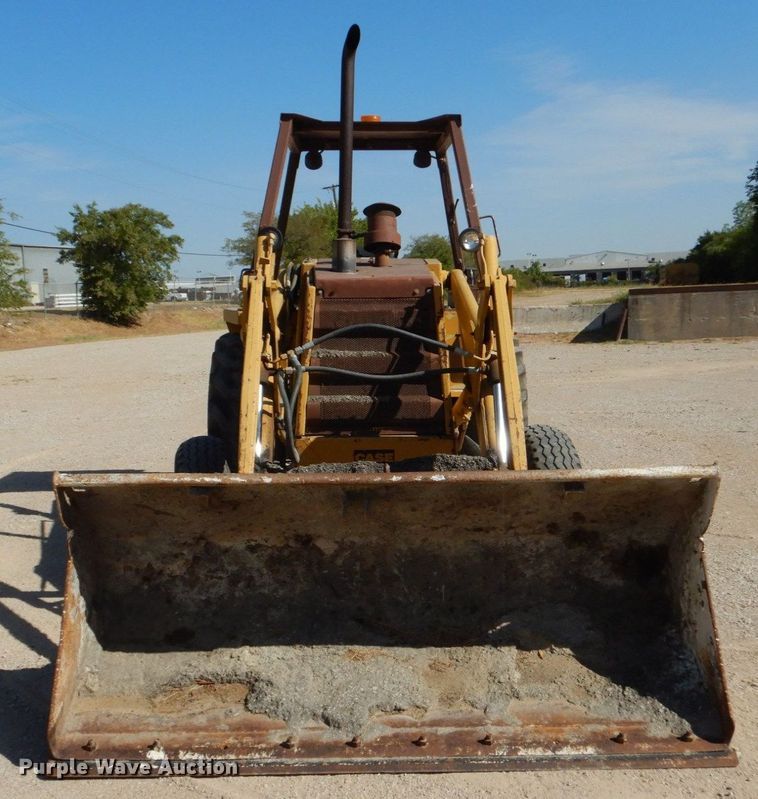 image for item DO1517 1991 Case 480F  landscape tractor