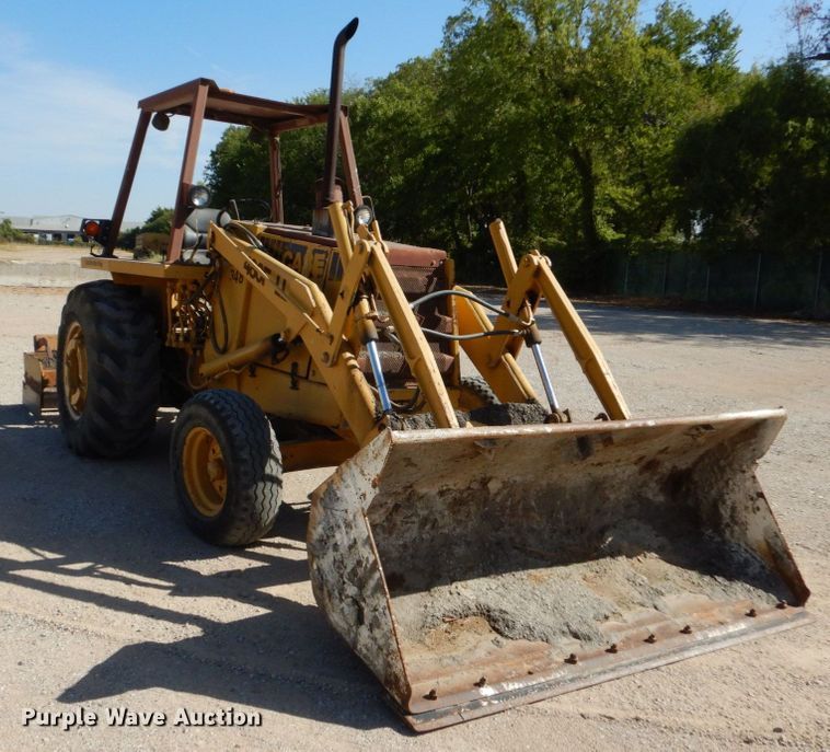 image for item DO1517 1991 Case 480F  landscape tractor