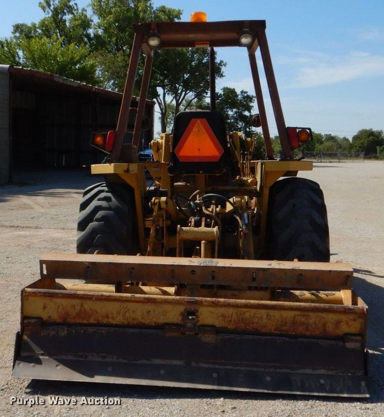 image for item DO1517 1991 Case 480F  landscape tractor