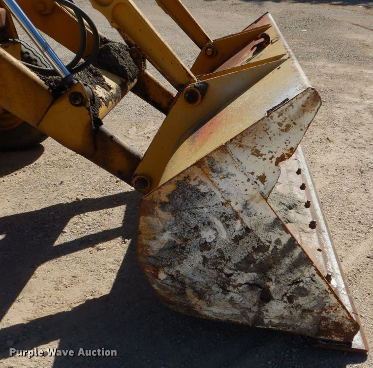 image for item DO1517 1991 Case 480F  landscape tractor