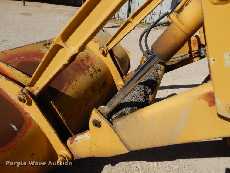 image for item DO1517 1991 Case 480F  landscape tractor