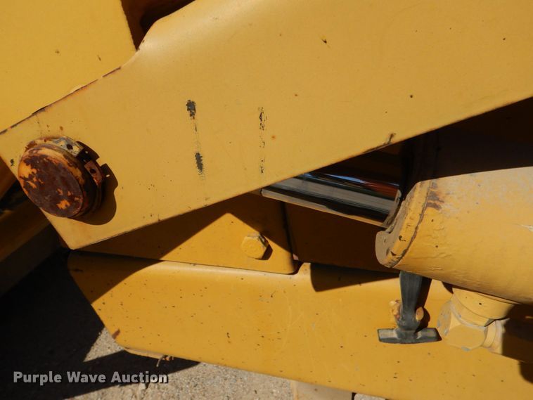 image for item DO1517 1991 Case 480F  landscape tractor