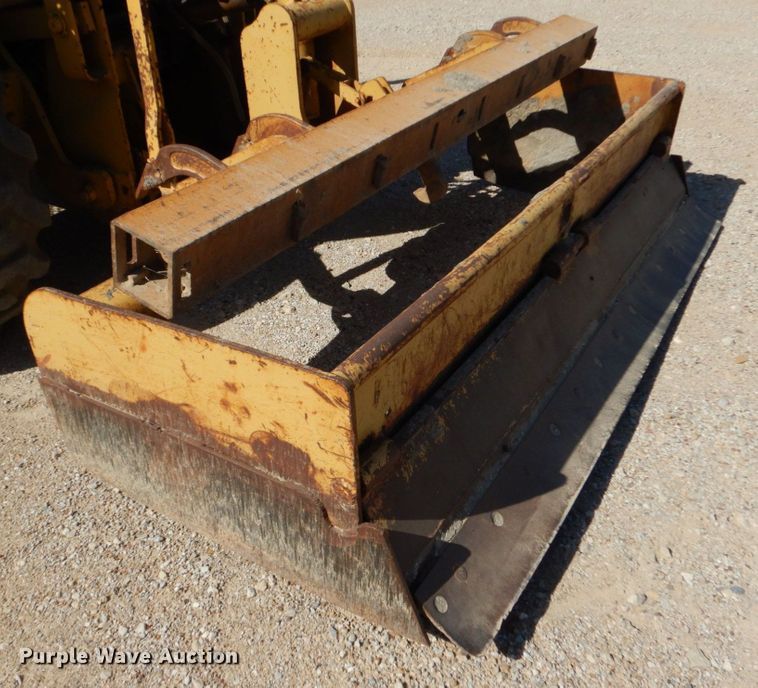 image for item DO1517 1991 Case 480F  landscape tractor