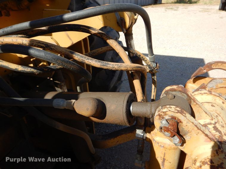 image for item DO1517 1991 Case 480F  landscape tractor