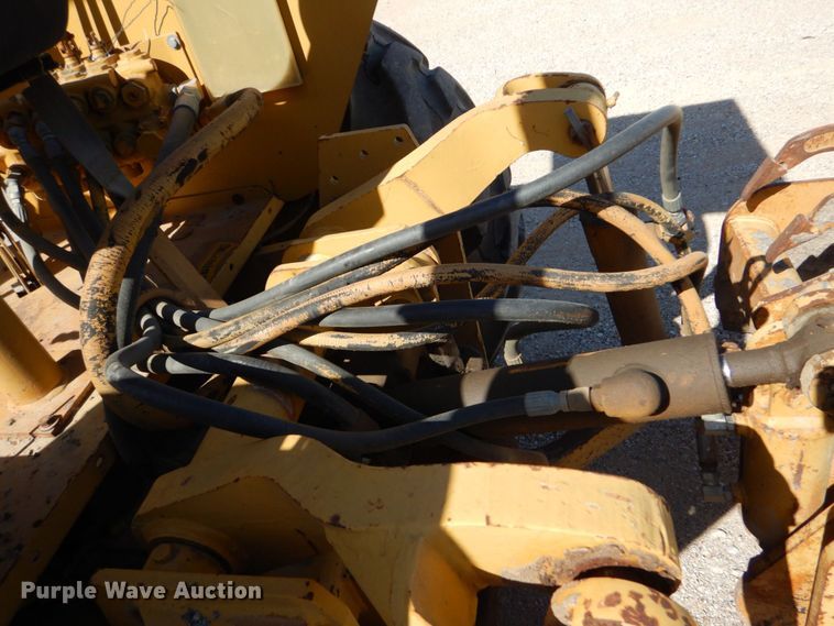 image for item DO1517 1991 Case 480F  landscape tractor