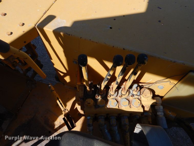 image for item DO1517 1991 Case 480F  landscape tractor