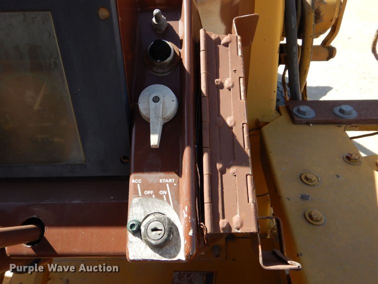 image for item DO1517 1991 Case 480F  landscape tractor